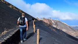 La Palma quiere volver a caminar: vidas, dolor y planes tras la pesadilla del volcán