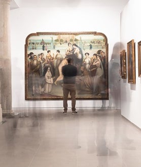 Imagen secundaria 2 - En la foto superior, el arrecife de las Arenas, en Cabo de Gata. Junto a estas líneas, el Observatorio de Calar Alto y la sala del MUREC que acoge la obra 'la consagración de la copla' de Julio Romero de Torres