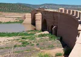 El pueblo de Jaén donde puedes cruzar un puente de piedra que tiene más de 500 años