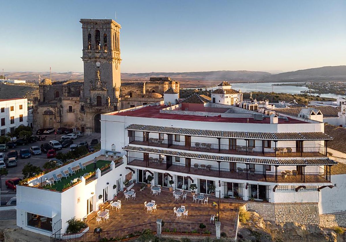 Fachada del parador de Arcos de la Frontera