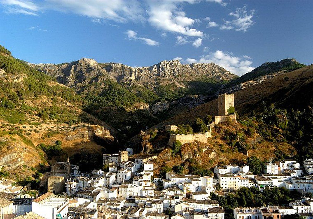 Las Sierras de Cazorla, Segura y Las Villas hacen de esta localidad un paraje único