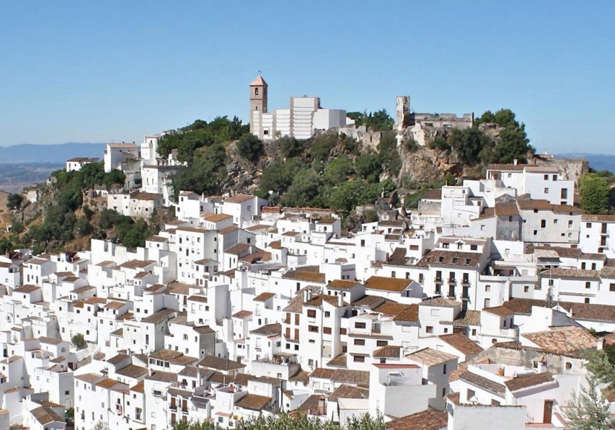 Vista general del pueblo más bonito de España, Casares en Málaga