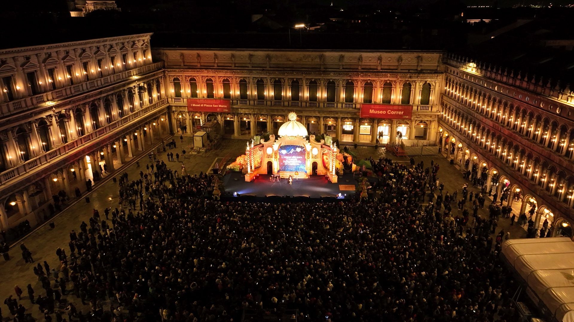 Imagen de la velada inaugural en la Plaza de San Marcos