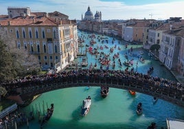 Hordas de turistas acaban con el espíritu del Carnaval de Venecia