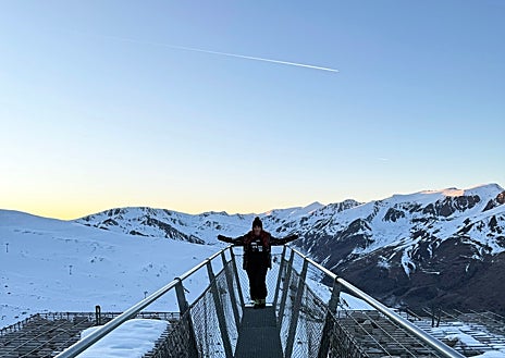 Imagen secundaria 1 - Estación de Porté-Puymorens, mirador y descenso de pistas esquiando