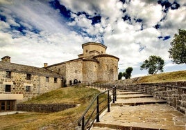 Vista exterior del Santuario de San Miguel de Excelsis