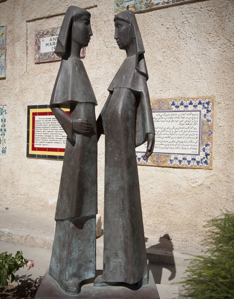 La Virgen María visitó a su prima Isabel (madre de San Juan Bautista), en Ein Karen