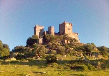 El pueblo de Córdoba que es imprescindible visitar: su castillo se usó para comprar otro pueblo