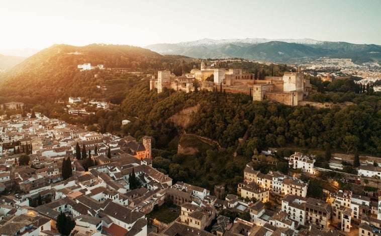 Imagen principal - ¿Viajes de última hora?: descubre dónde ir esta Semana Santa sin planificación previa, gracias a Civitatis