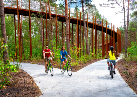 Imagen secundaria 1 - Punto de información y zona de descanso y ascenso de la ruta 'Ciclismo entre árboles'
