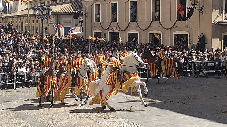 Alcañiz celebra San Jorge con el terrible dragón: una experiencia turística única