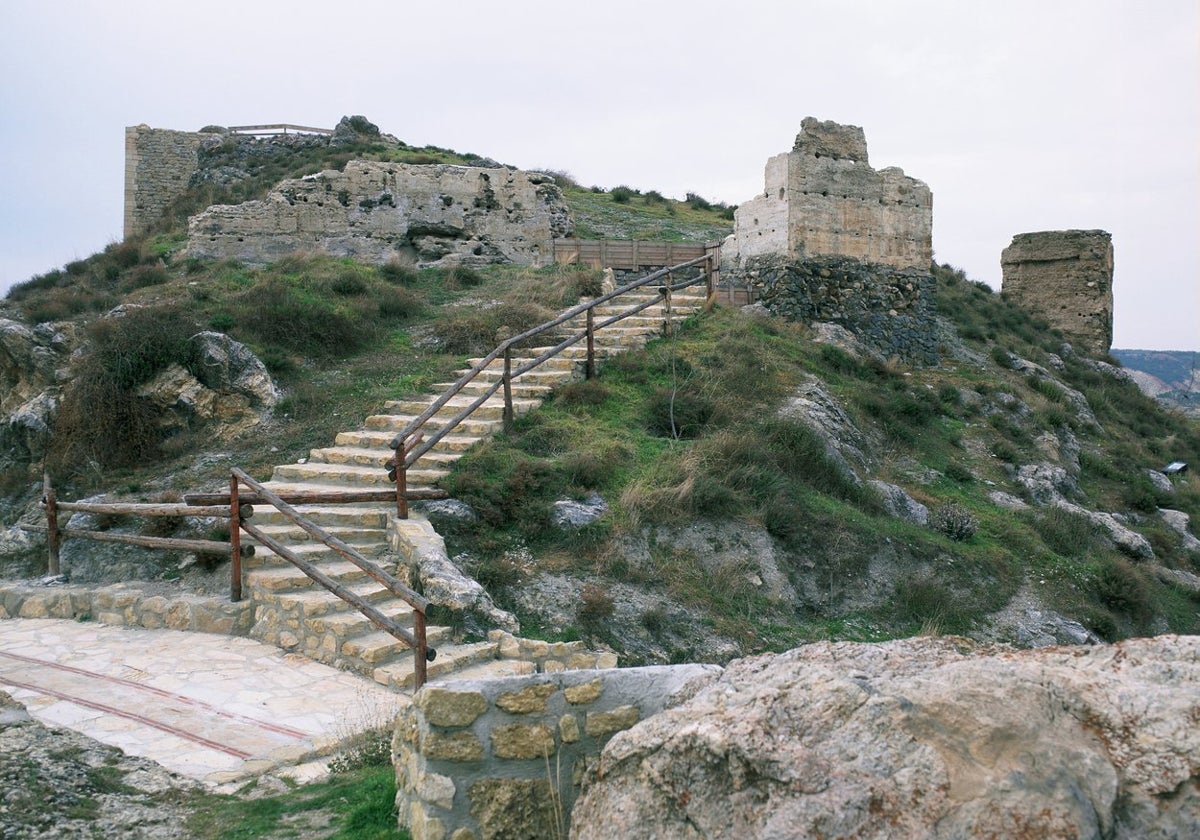 Algunas partes de lo que fue el castillo continúan en pie