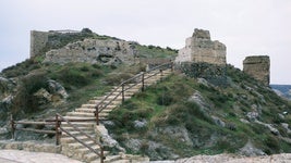 El espectacular castillo en ruinas de Granada donde dicen que hay un pasadizo secreto