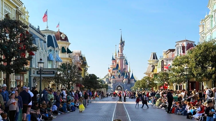 Nuevas atracciones, espectáculos en un gran lago y dos nuevos mundos… la magia de Disneyland Paris sigue creciendo