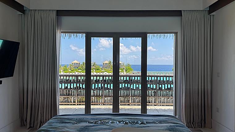 Vistas desde la cama de la villa del Intercontinental Maldives