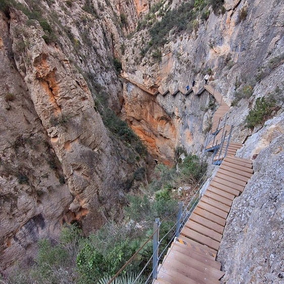 La Pasarela de Relleu, así es la versión alicantina del 'caminito del rey'