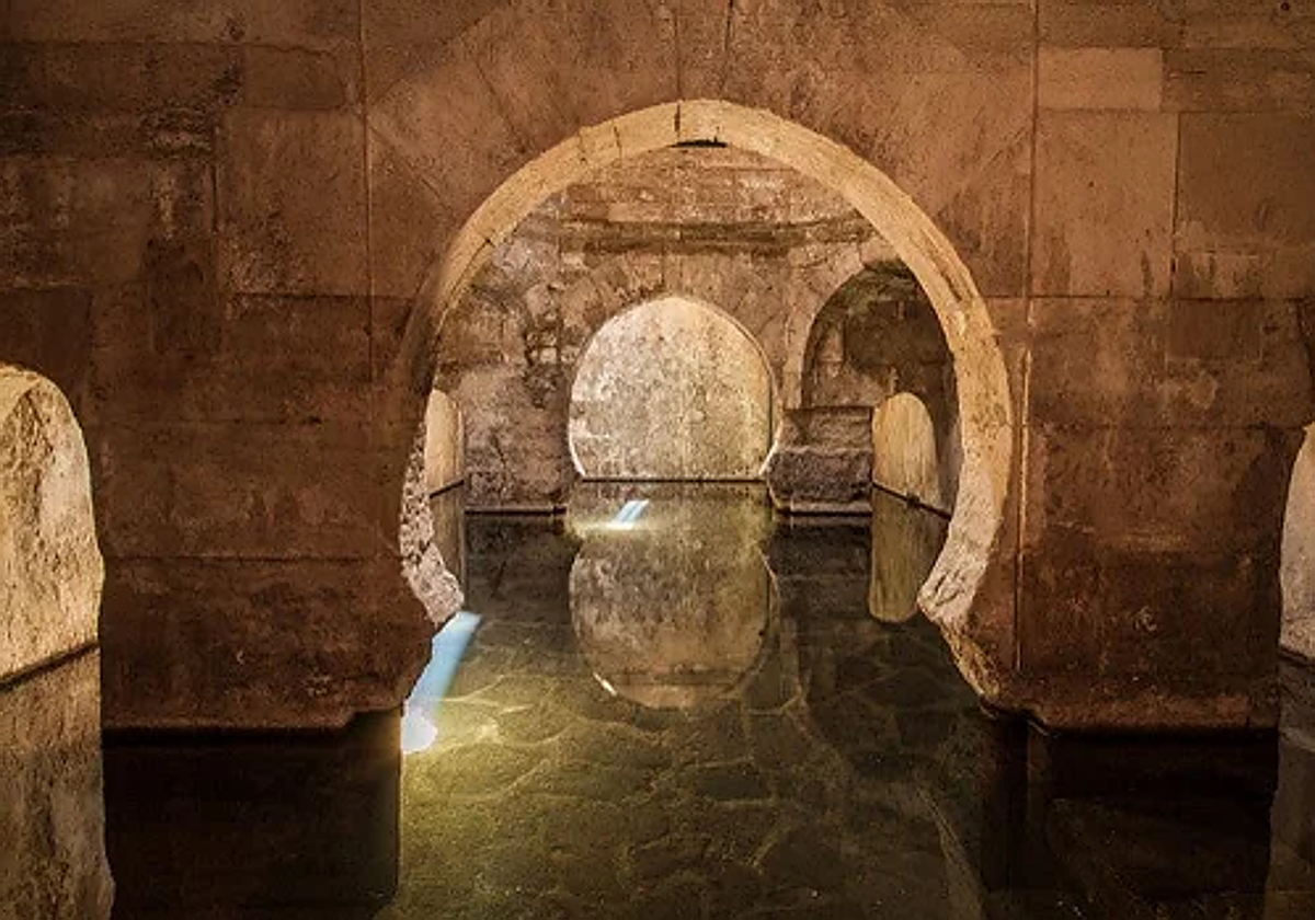 La parte más antigua del balneario es del siglo XIII, pero antes ya disfrutaban los romanos sus aguas termales