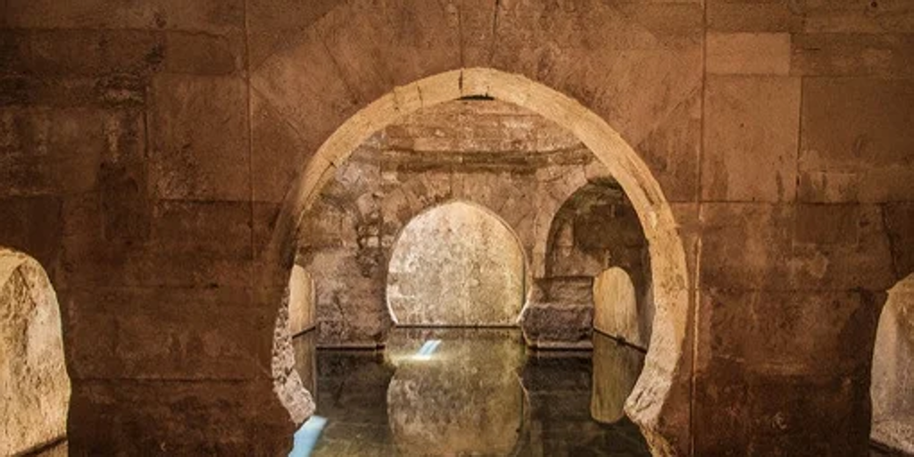 El sitio perfecto para relajarse a media hora de Granada: aguas termales romanas con vistas al río