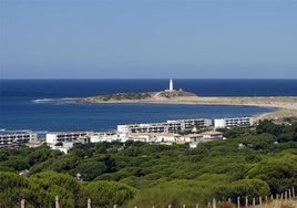 Ni Vejer ni Conil: este pueblo blanco de Cádiz tiene acantilados, atunes y callejuelas con historia