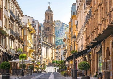 Una de las calles más bonitas de España está en la provincia más olvidada: mide 200 metros y tiene vistas a la catedral