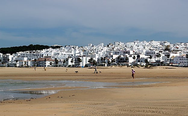 Conil de la Frontera tiene diferentes playas todas caracterizadas por su arena blanca y fina