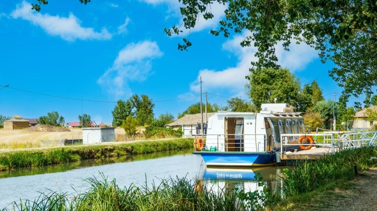 Barco en el Canal de Castilla, Herrera de Pisuerga