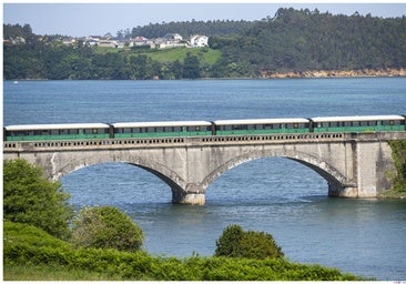 Lujo sobre raíles: el tren turístico que atraviesa el norte de España