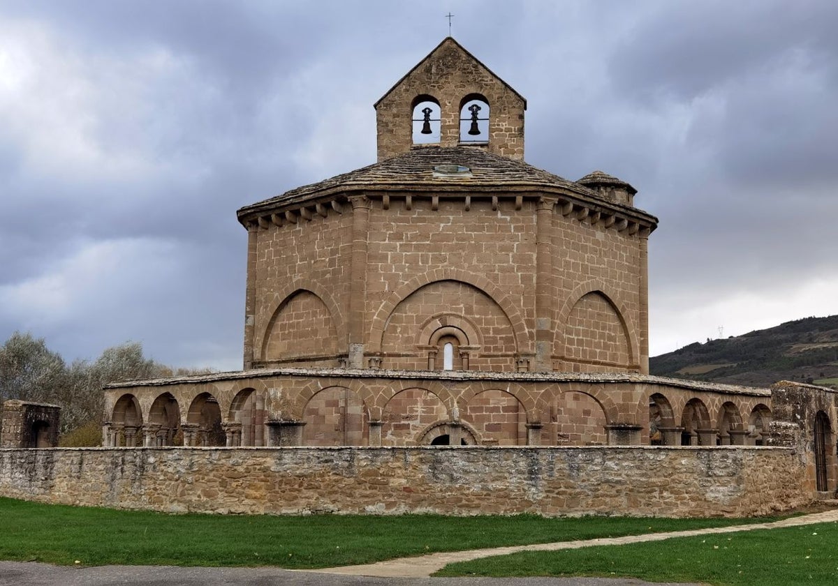 Santa María de Eunate desde el exterior