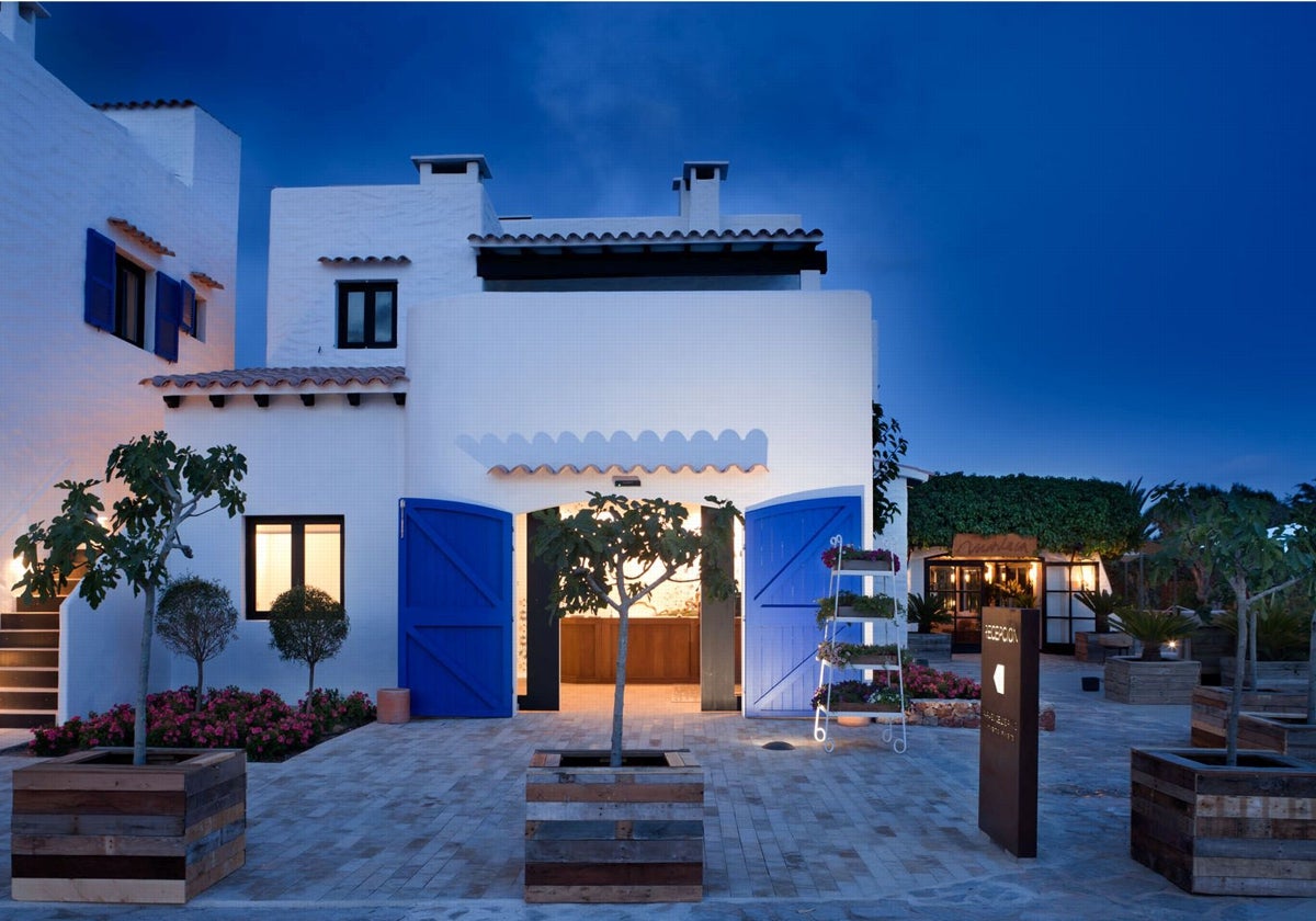 Entrada al hotel Paraíso de los Pinos, en Formentera