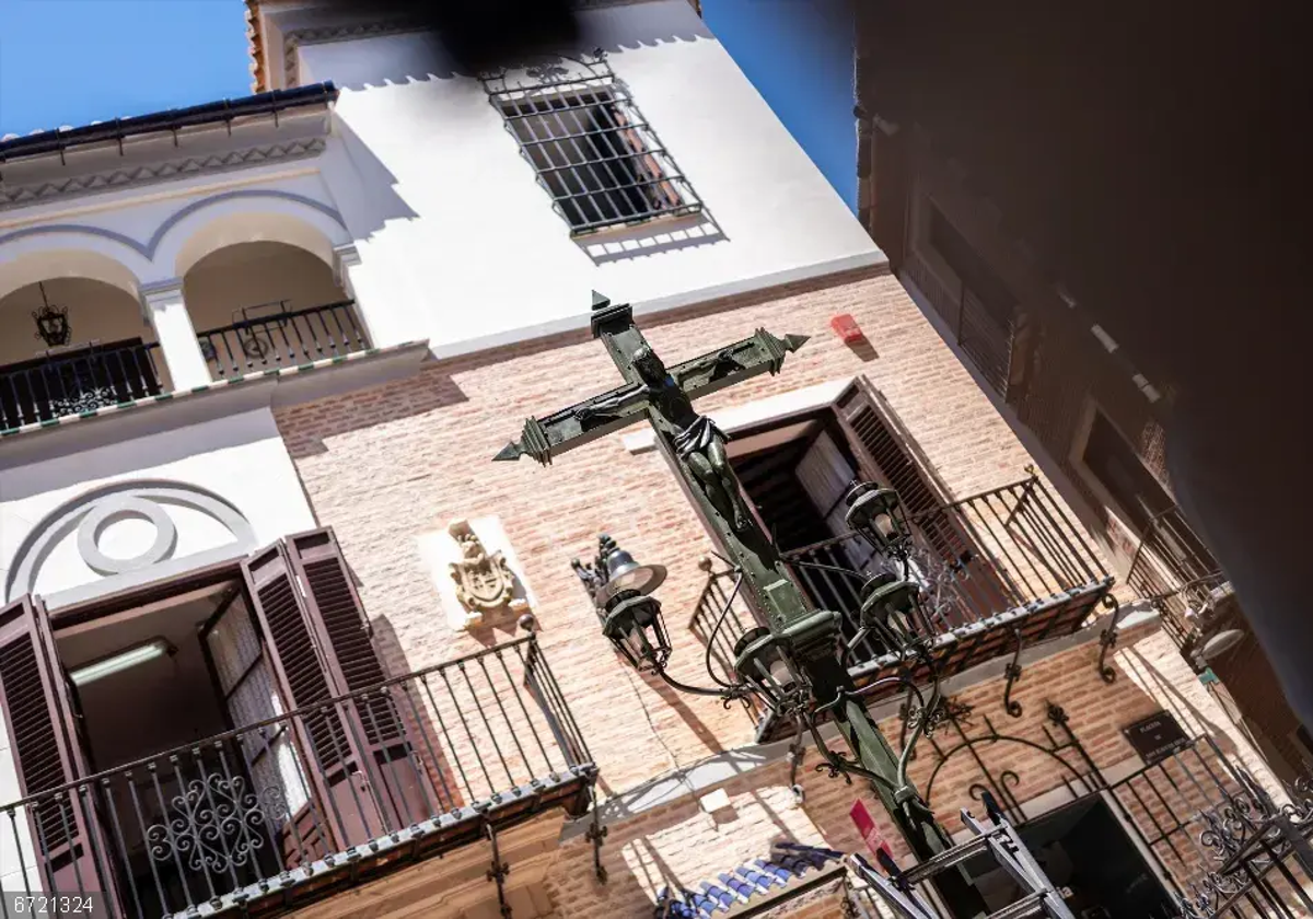 Imagen del Cristo de los Faroles de Málaga en la plaza de San Juan de Dios