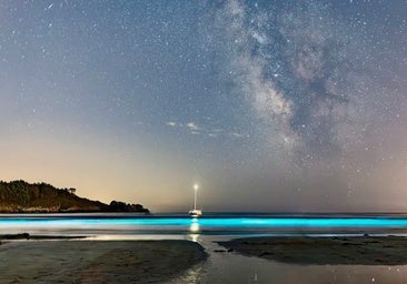 Mar de ardora en Estorde: la playa gallega donde el mar brilla por la noche