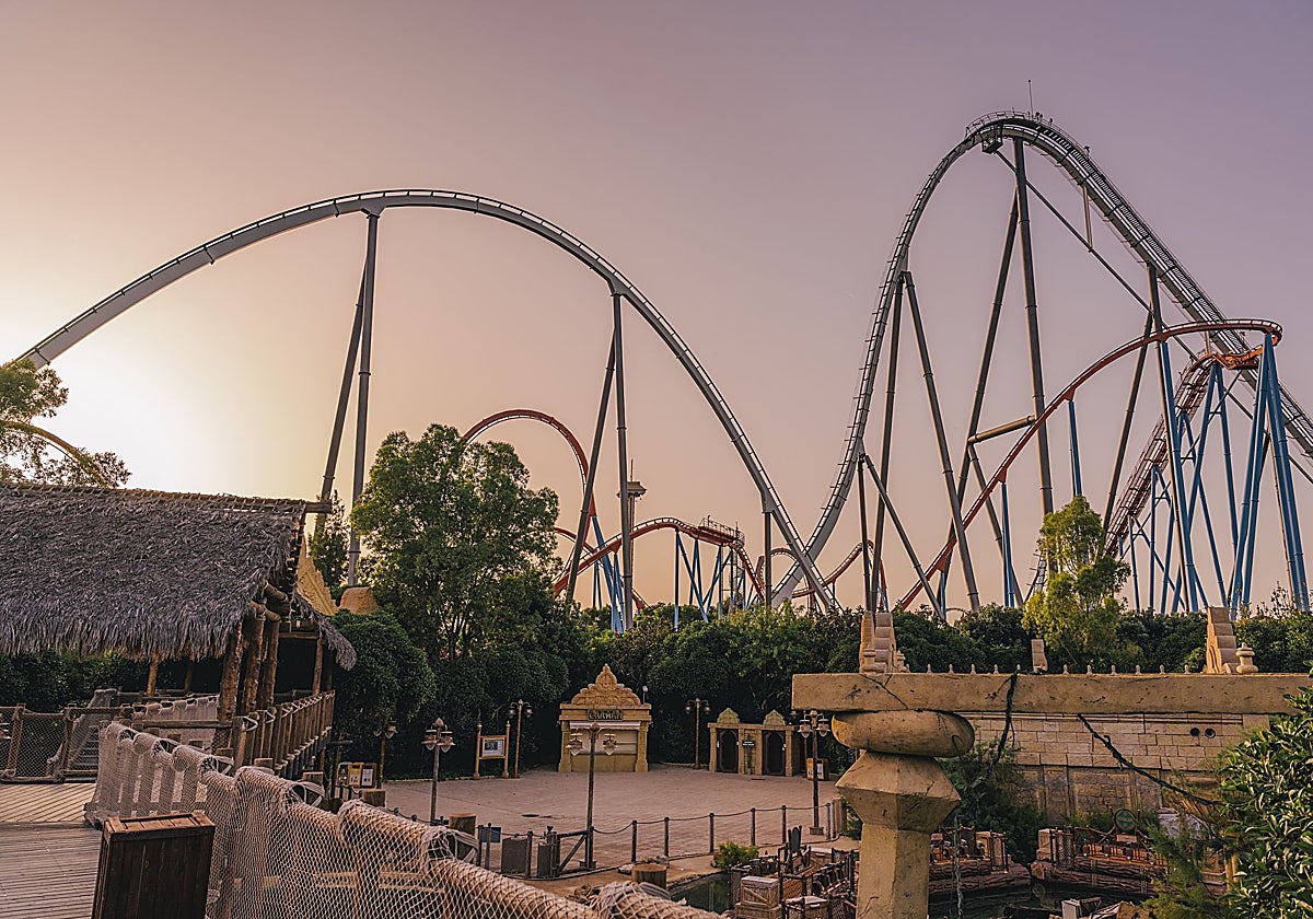Vista de algunas de las atracciones de Port Aventura World
