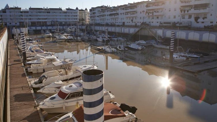El bonito y desconocido puerto que guarda este pueblo de Sevilla