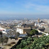 Tiene más de 3000 años y posee la calle más bella de Europa: este es el pueblo más bonito de Sevilla en 2025