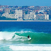 Cinco de las mejores playas de España para amantes del surf