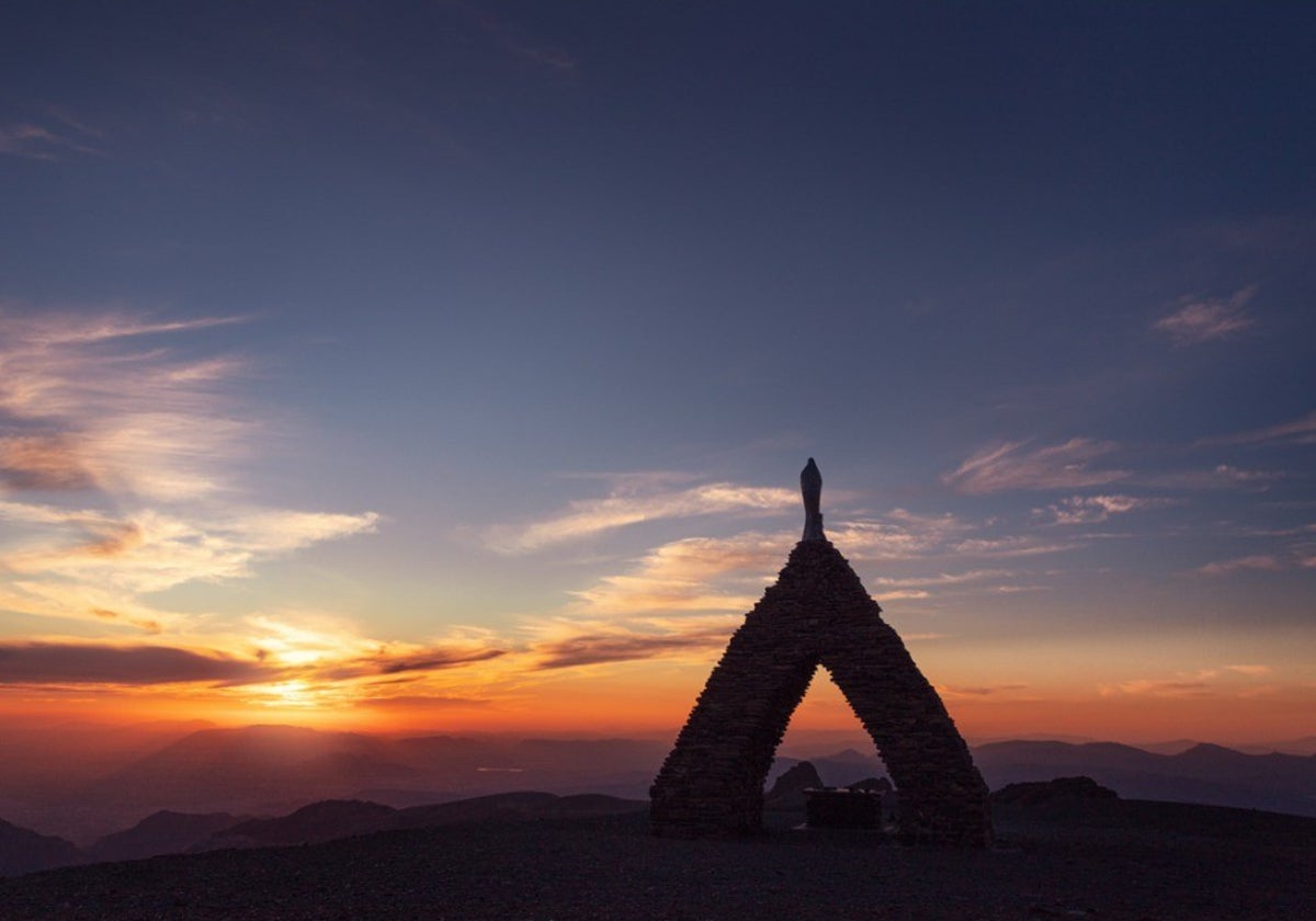 Atardecer desde la Virgen de las Nieves en Sierra Nevada