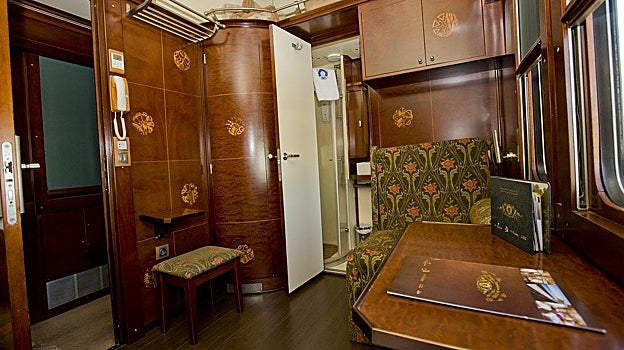 Imagen antes - La Habitación Gran Clase dispone de dos camas que se sacan a la noche mientras que por el día están recogidas