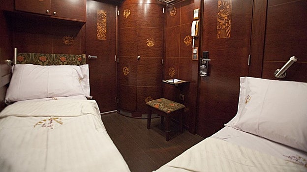 Imagen después - La Habitación Gran Clase dispone de dos camas que se sacan a la noche mientras que por el día están recogidas