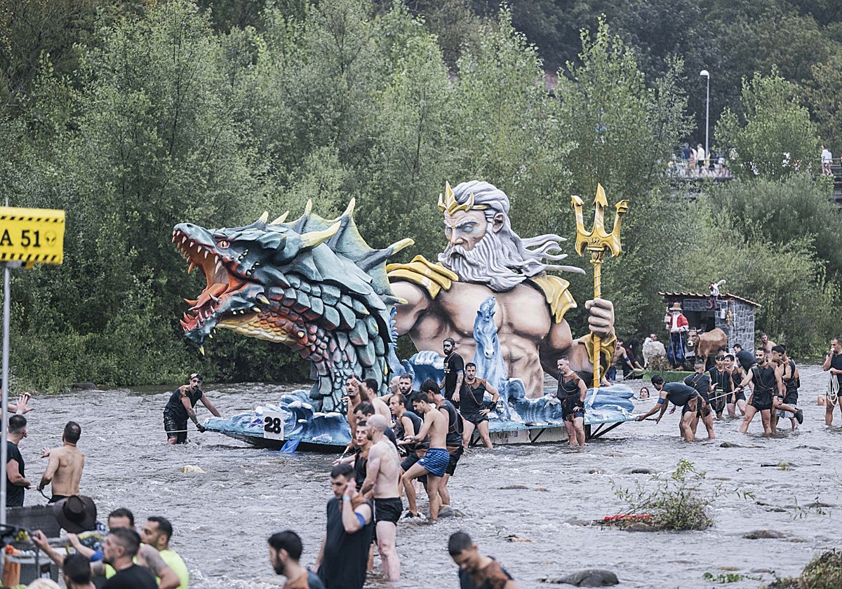 'Poseidón y los guardianes del Nalón', premio Sopera 2024, en el Descenso Folklórico del Nalón