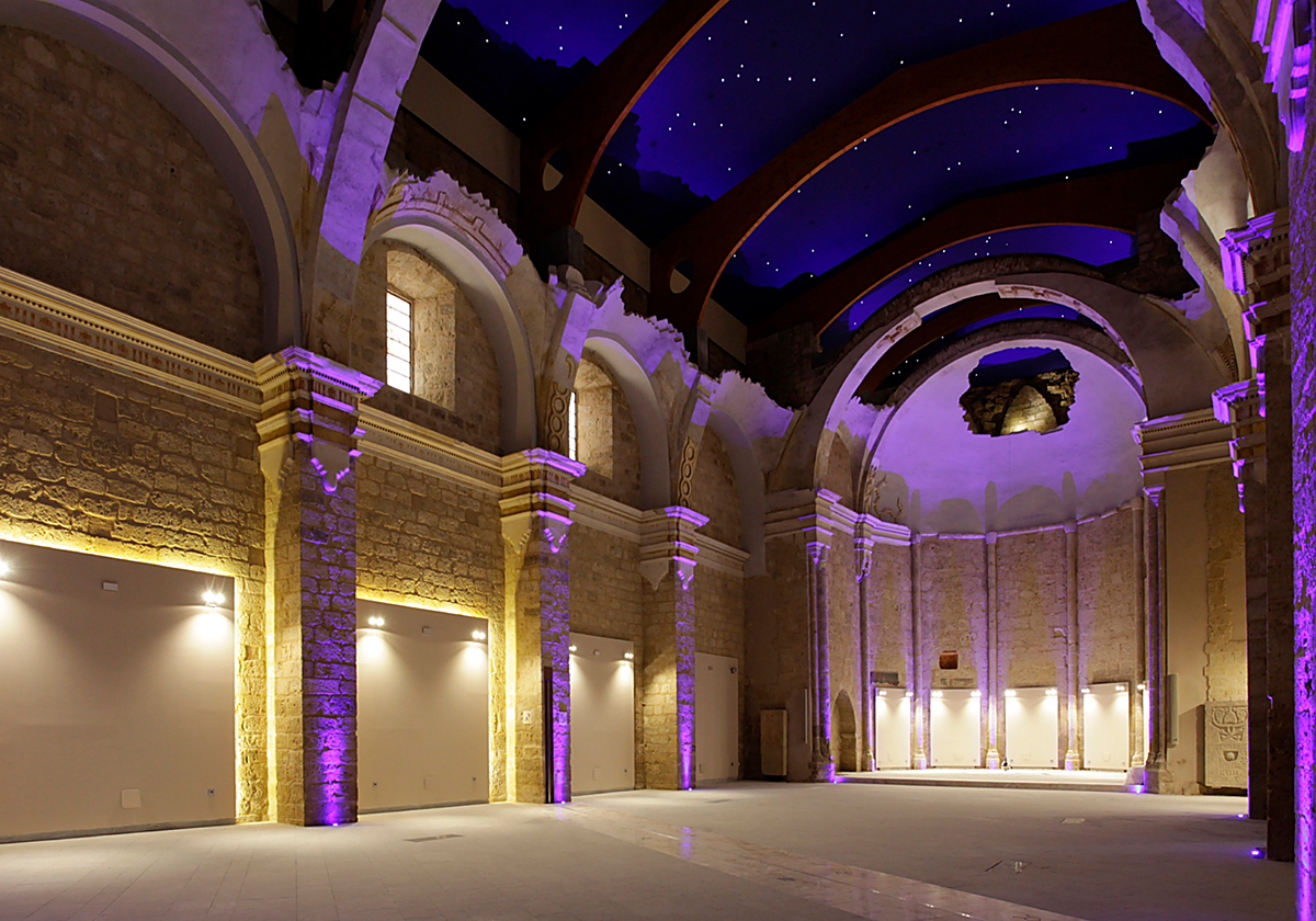 La iglesia románica de Becerril de Campos, Palencia, que ha sido convertido en mirador