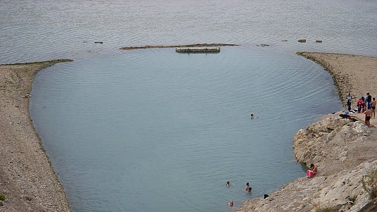 El balneario natural de aguas termales gratis en Granada que pocos conocen