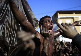 Cascamorras: la multitudinaria fiesta de Andalucía que lucha por proteger a una virgen