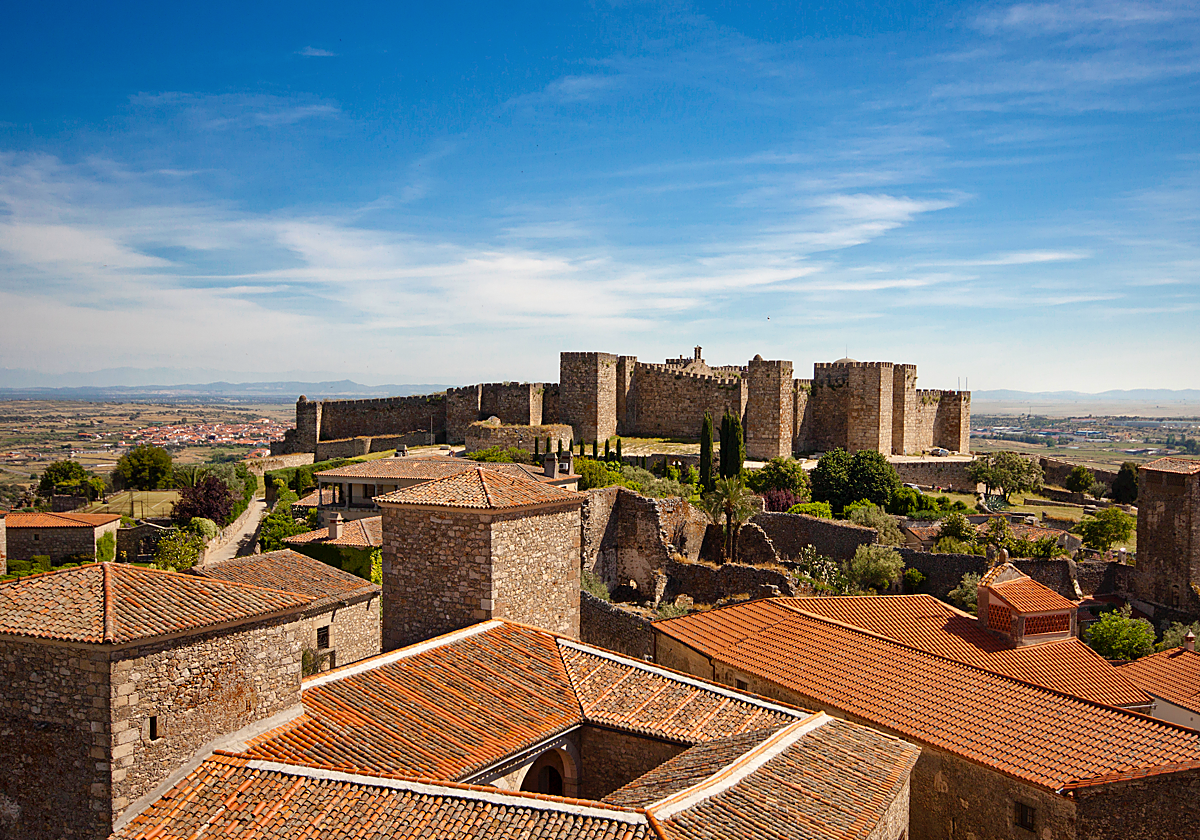 El imponente castillo que domina el pueblo cacereño de Trujillo