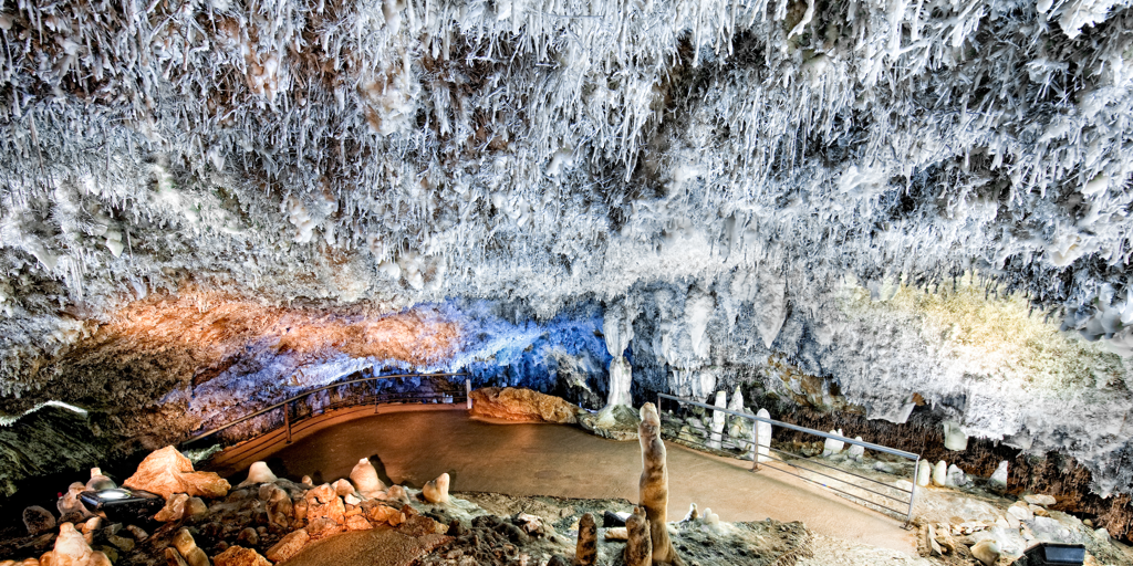 Cueva El Soplao: un espectacular viaje a las entrañas de las tierras cántabras