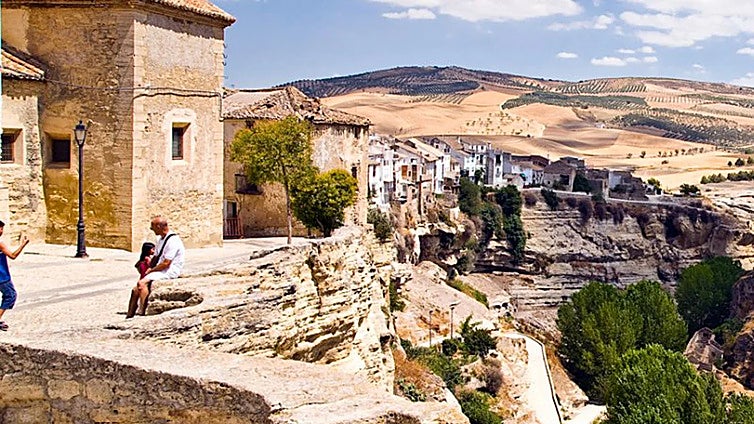 El pueblo romano-árabe de Andalucía que tiene un balneario natural de aguas calientes