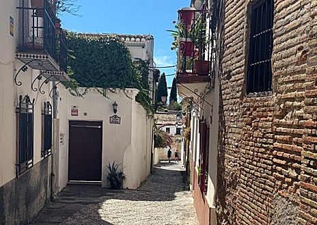 Imagen secundaria 1 - Calles del Albaicín y Puerta de las Pesas 