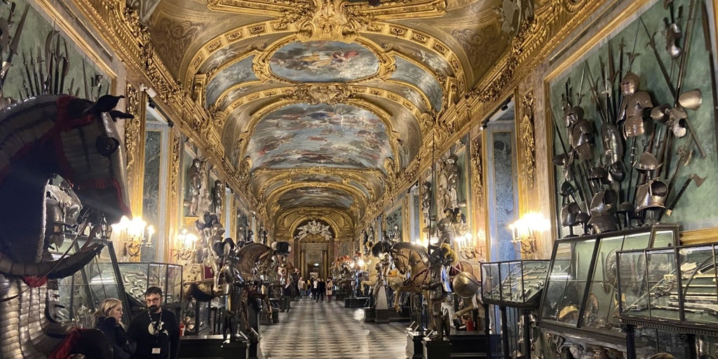 Una armería con majestuosos caballos militares, la joya escondida del Palacio Real de Turín