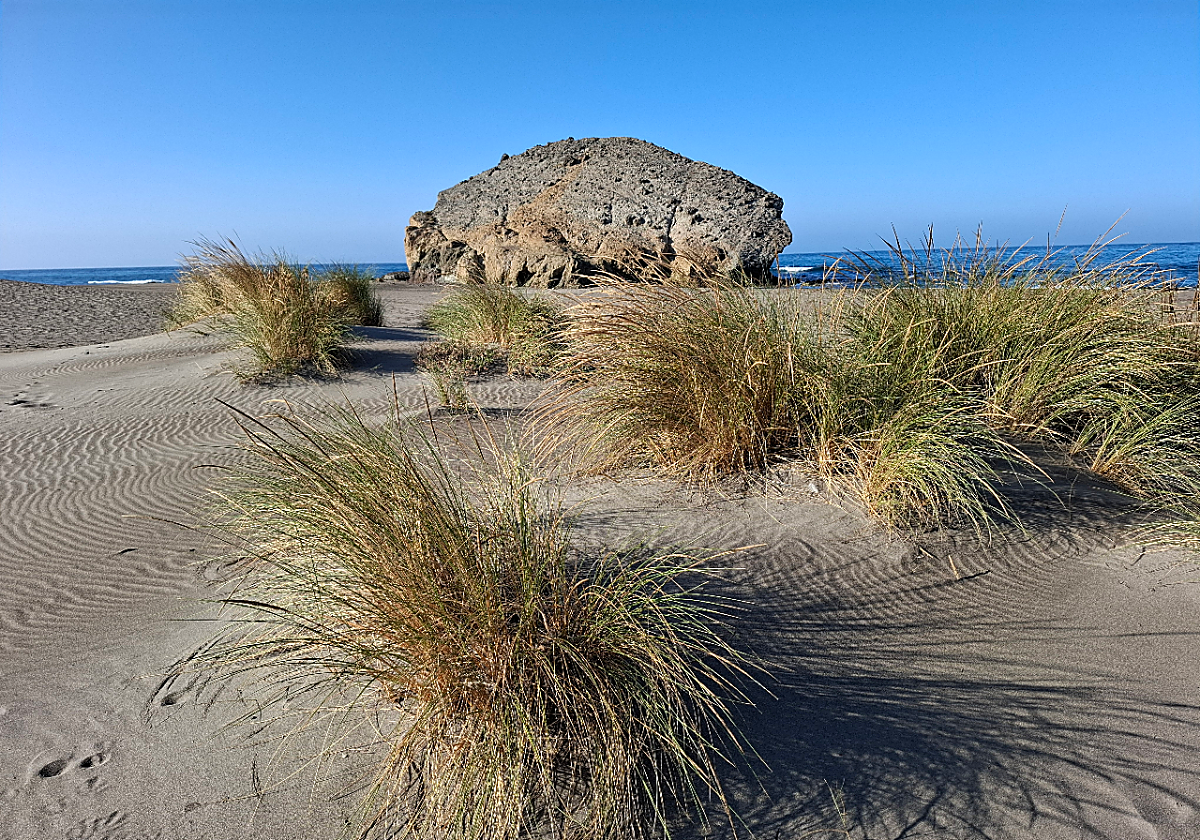 Playa de Mónsul en el Parque Natural Cabo de Gata-Níjar en Almería