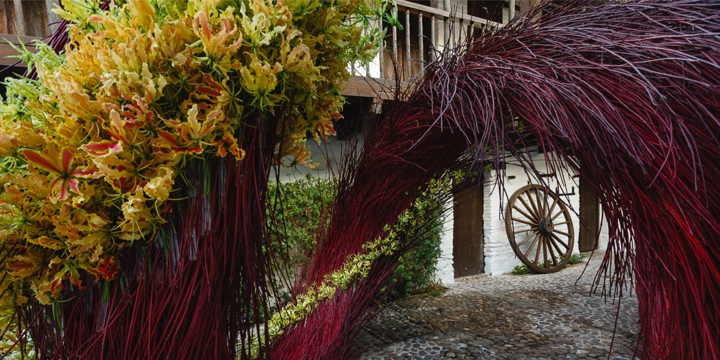 Una de las ciudades más bonitas de España transforma sus calles en escaparates de flores