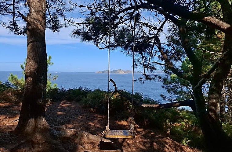 Diez rincones de España con bancos y columpios espectaculares que debes visitar